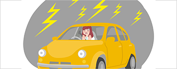 落雷したら車内は安全？注意点や保険利用などを解説