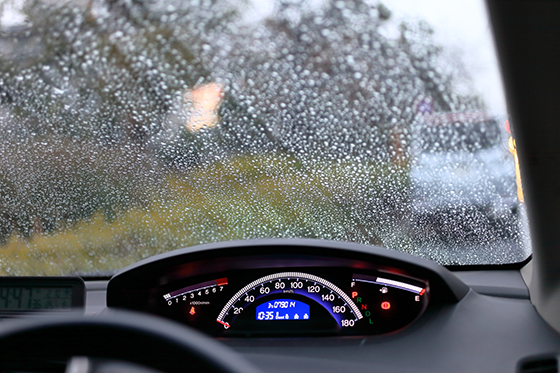 雨の日でもコーティングの施工はできる?