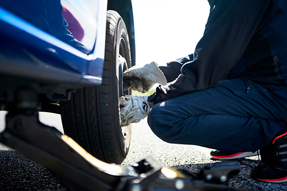 自動車保険付帯のロードサービスを利用するときの流れは？