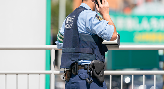 接触事故は警察に届け出て交通事故証明書を取得する
